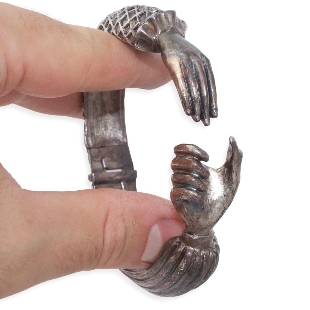 Vintage Diane Love for Trifari Fede Bracelet Silver Plate Clasped Hands 1970s - Picture 6 of 9